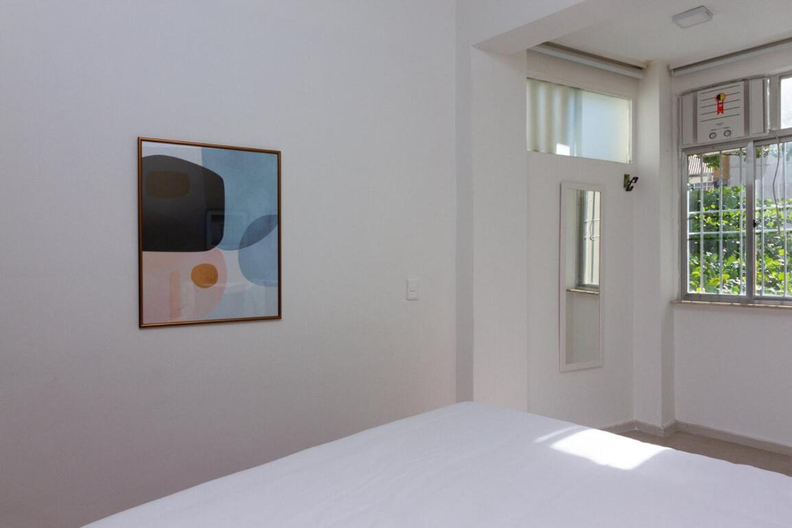 Avenida Bartolomeu Mitre, 621 - Leblon - Lb007 Apartamento *