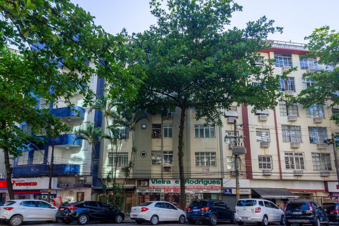 Avenida Bartolomeu Mitre, 621 - Leblon - Lb007 Apartamento *